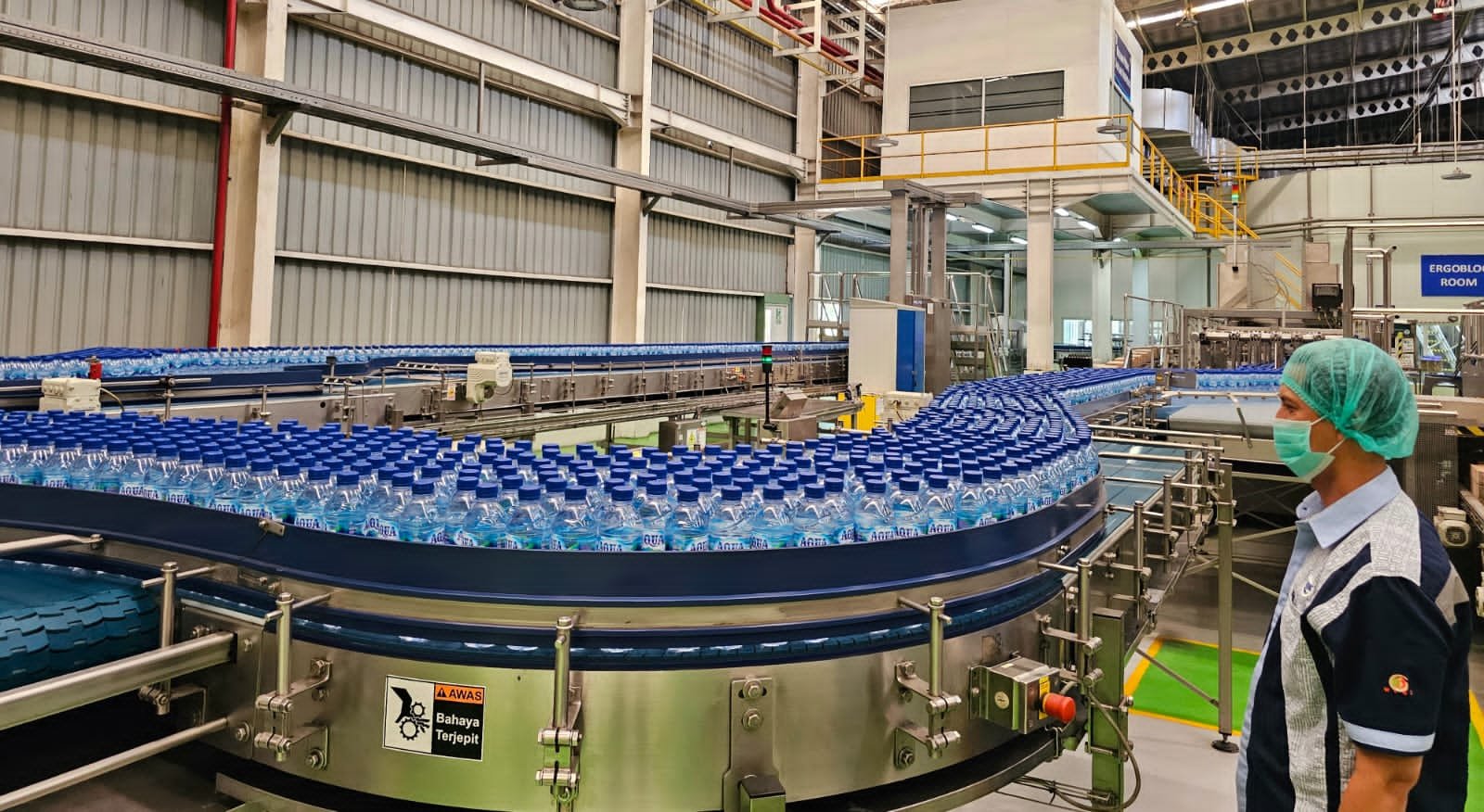 Pabrik AQUA Cianjur Hadirkan Air Minum dalam Kemasan yang Sehat dari Sumber Air Pegunungan Murni