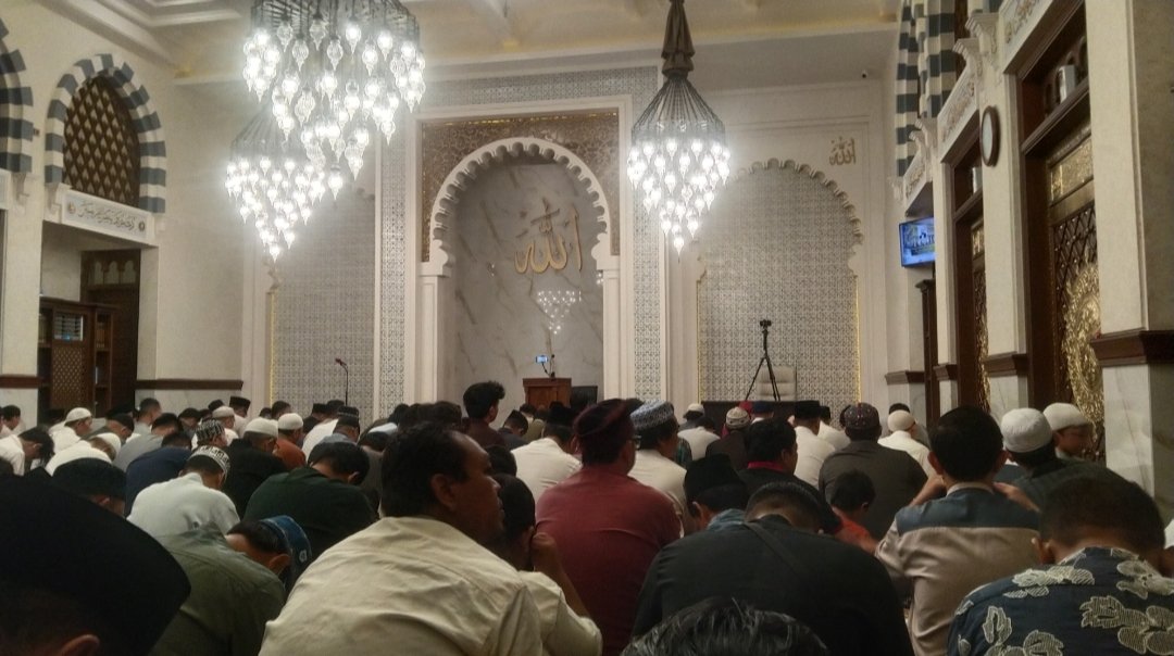 Sambut Ramadan, Semangat Warga Laksanakan Solat Tarawih Pertama di Masjid As-Sofia Kota Bogor